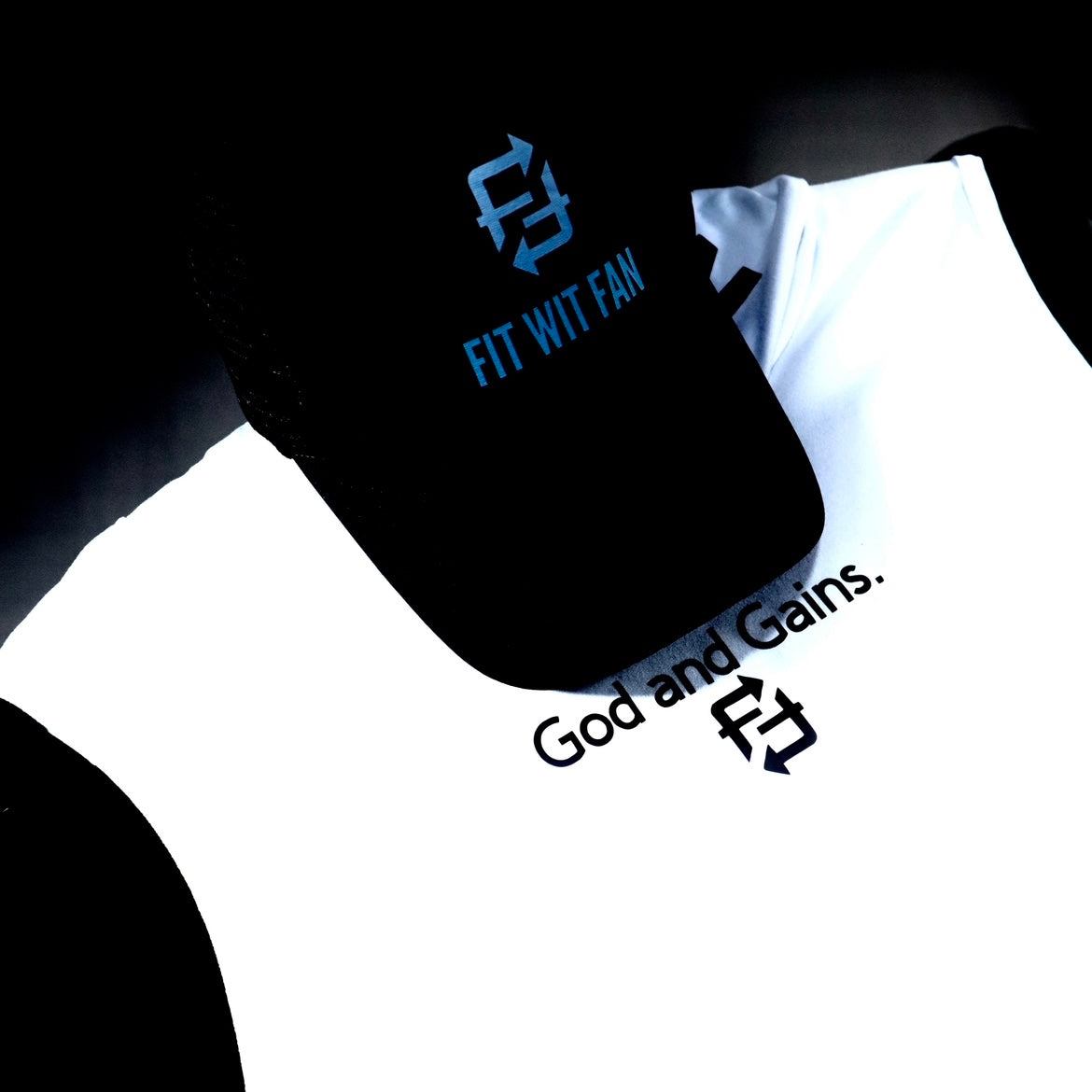 God and Gains sleeveless hoodie (white)